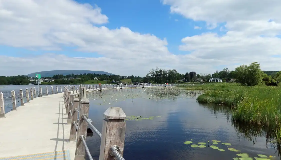 Acres Lake Floating Boardwalk 주변 호텔