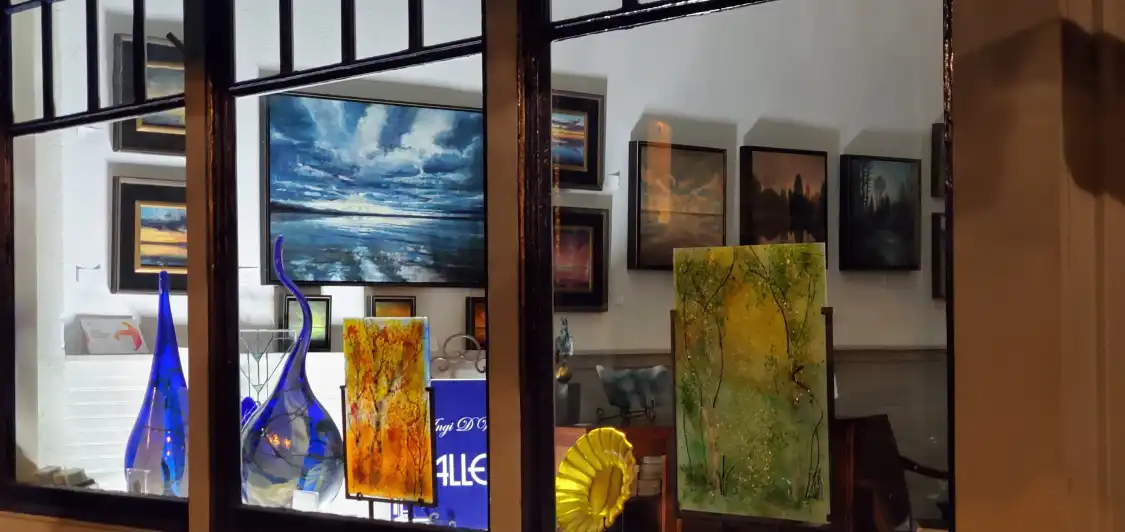 Hotels near Angi D Wildt Gallery