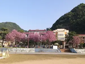 Bia tưởng niệm Đường Hạnh Phúc