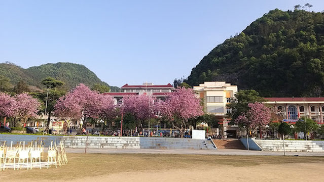 Bia tưởng niệm Đường Hạnh Phúc