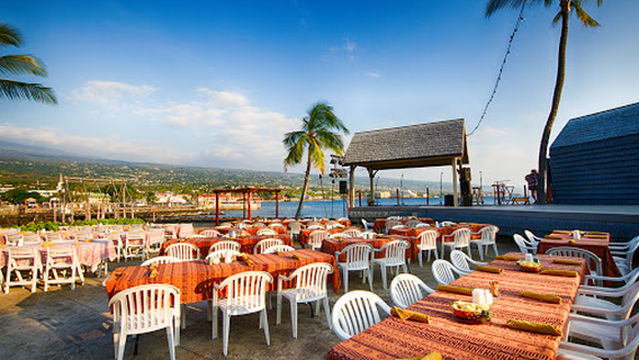 Island Breeze Lū‘au - He 'Ohana Kakou