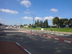 HaHamisha Garden