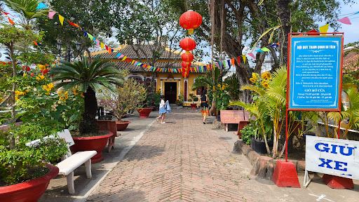 Bình Thủy temple