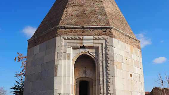 Sadettin İsa Türbesi