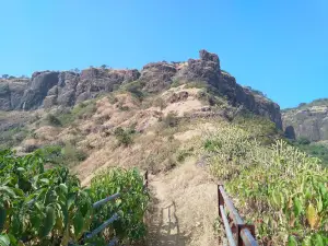 Mahuli Trek Pinnacle