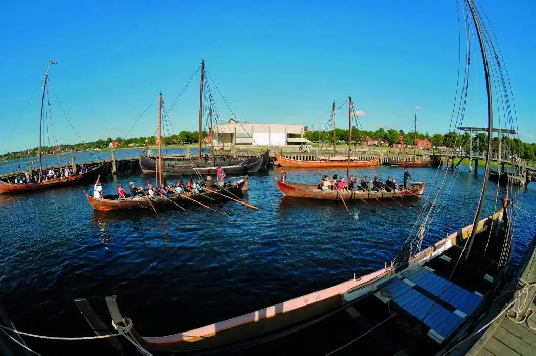 Hotels near Vikingeskibsmuseet