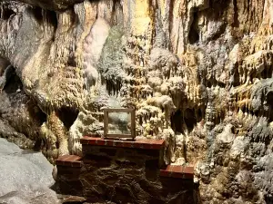 Lost River Caverns