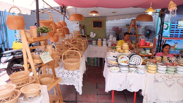 Nong Bua Walking Street