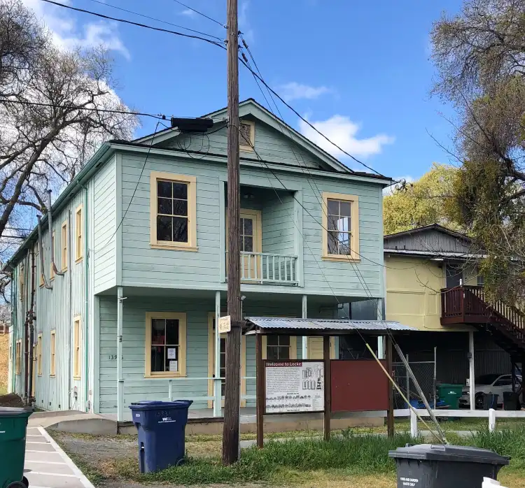 Hotels in Walnut Grove