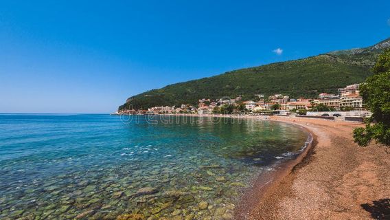 Petrovac beach