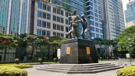 尼諾阿基諾雕像