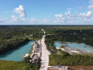 Danau Biru Tewang Manyangen