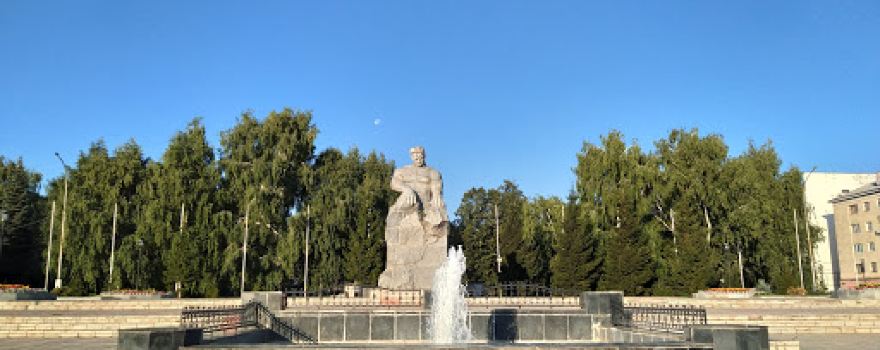 Monument Pervootkryvatelyam Bashkirskoy Nefti