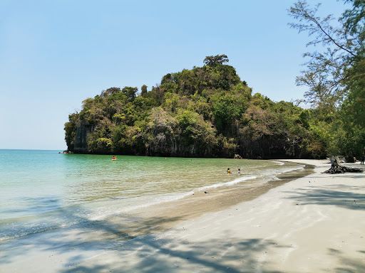 หาดหยงหลำ Yonglam Beach
