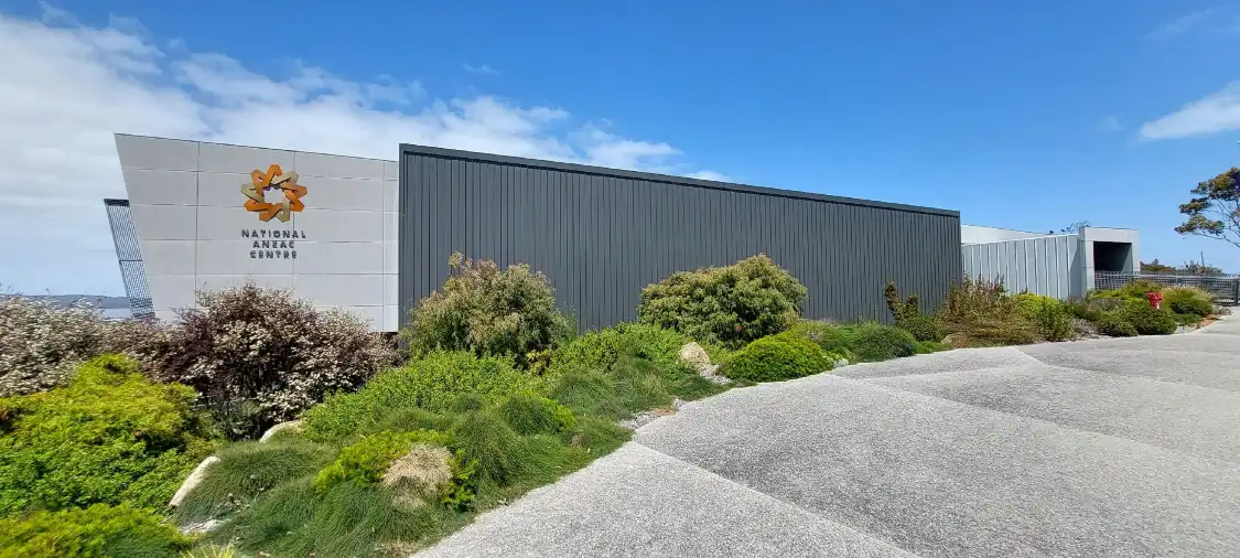 내셔널 안작 센터 주변 호텔