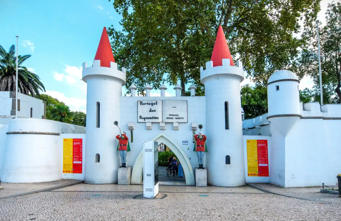 Hotels near Portugal dos Pequenitos