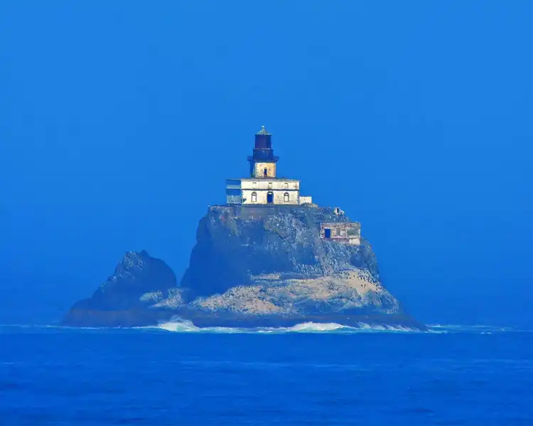 Hotels near Tillamook Rock Lighthouse