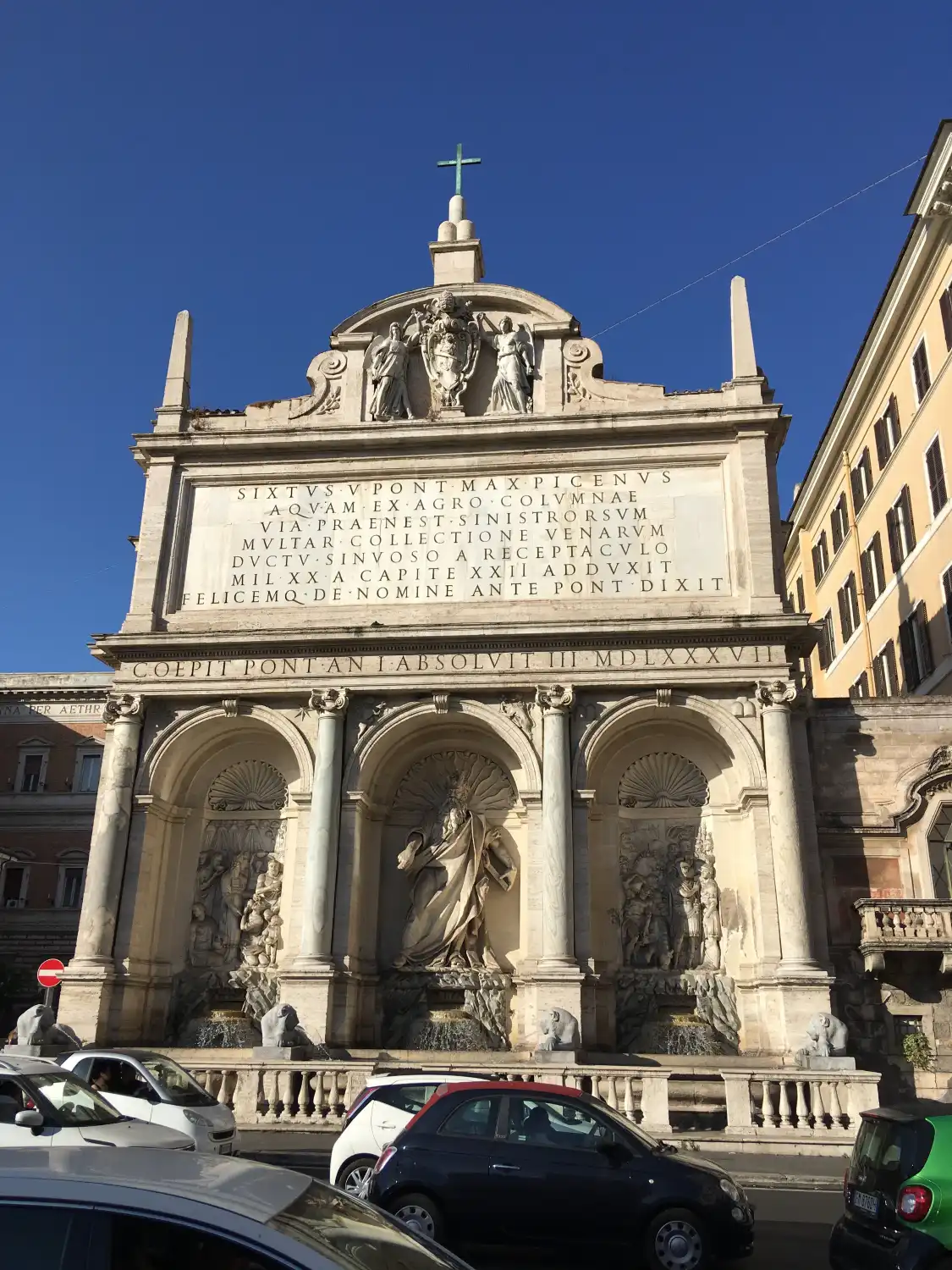 Hotels near Fontana del Mascherone