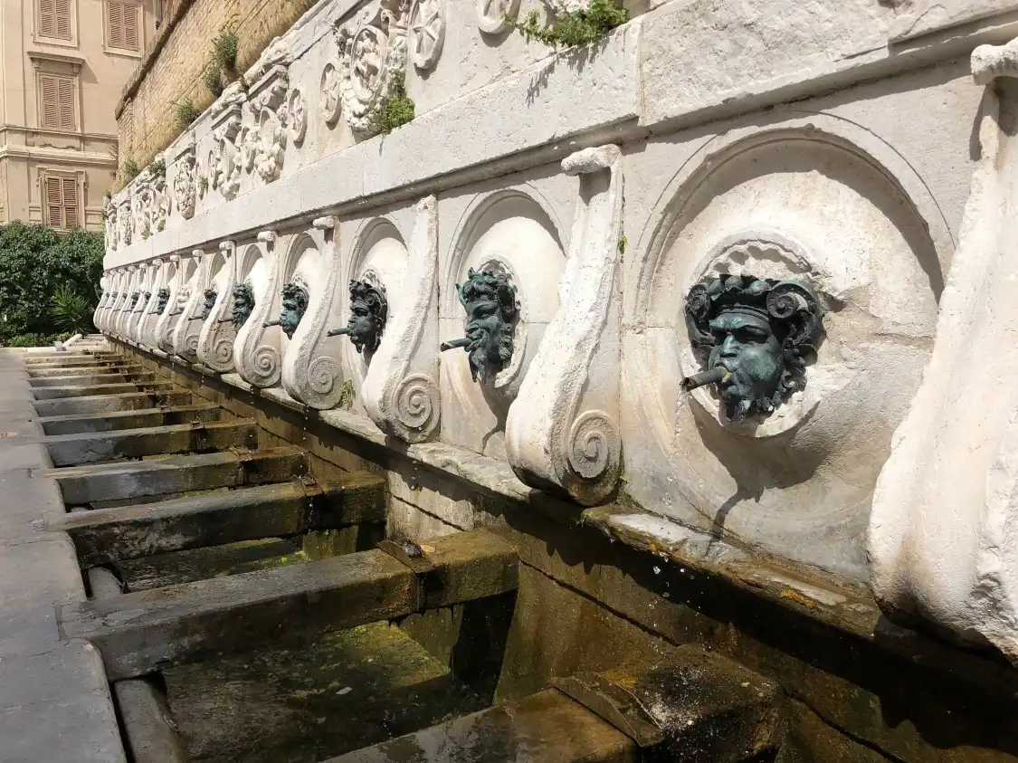 Hotel in zona Fontana del Calamo