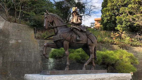 加藤嘉明公騎馬像