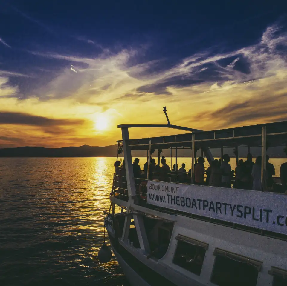 4_Boat Party Split