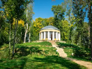 Usad'ba Lenskikh: Chasovnya-Usypal'nitsa