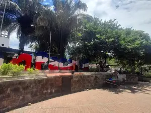 Parque Central Pacarni Tesalia