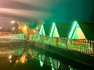 Saung apung glamping ten Sangkuriang