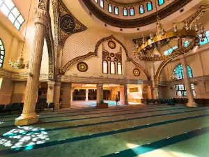 Crystal Asfour Mosque