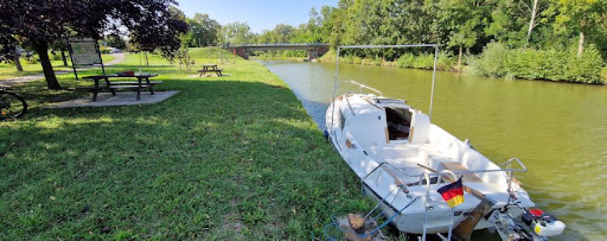 Halte fluvial de Lupstein le canal