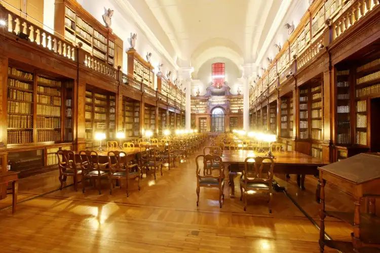 Hotel dekat Biblioteca Universitaria