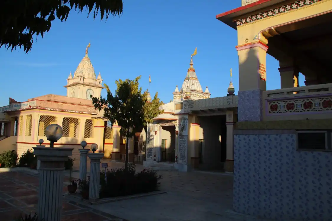 Hotels near Pisanhari ki Madiya