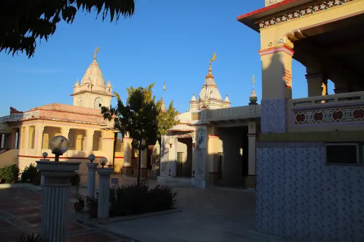 Hotels near Pisanhari ki Madiya