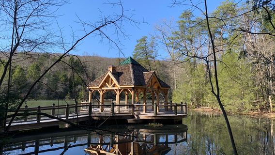Bays Mountain Park & Planetarium