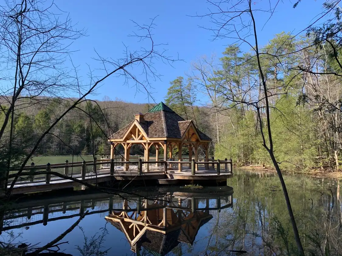 Hotels in der Nähe von Bays Mountain Park & Planetarium