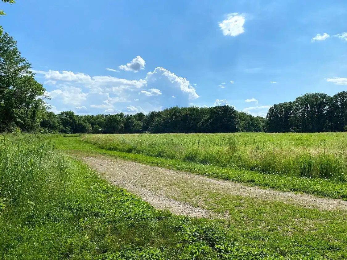 Hotels near Lincoln Memorial Garden and Nature Center