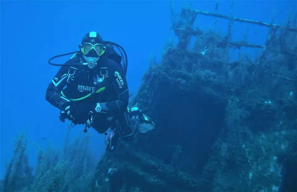 5_Dawn Diving