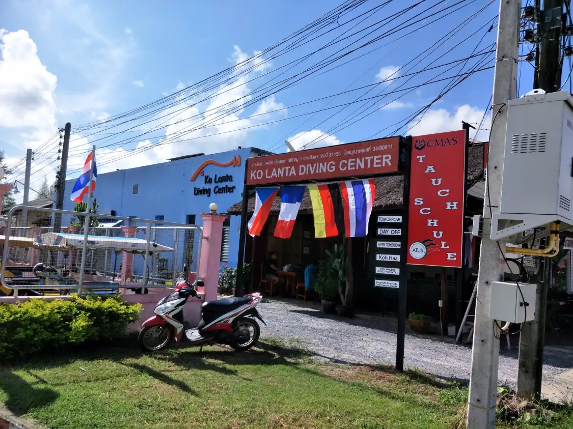 Отели рядом с достопримечательностью «Ko Lanta Diving Center»