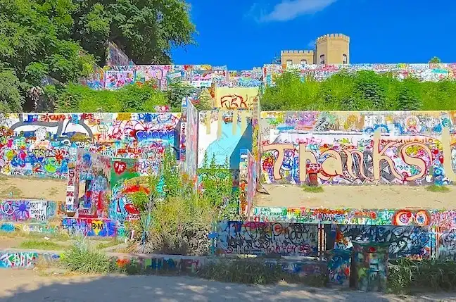 Hotels in der Nähe von HOPE Outdoor Gallery