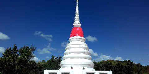 Phra Chedi Klang Nam