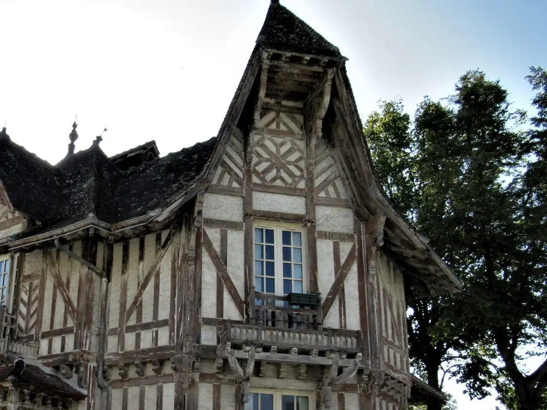 Hotels near Pavillon du gardien