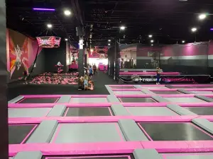 X-Play Trampoline Amusement Park