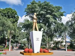 Plaza Gral.E.Mosconi