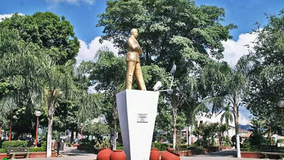 Plaza Gral.E.Mosconi