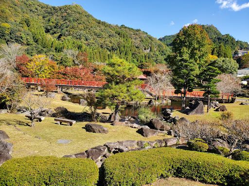 耶馬溪ダム記念公園 溪石園