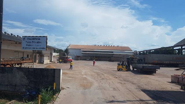 Julia Passarinho Square