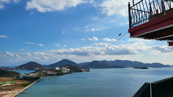 Ramada Zip Track