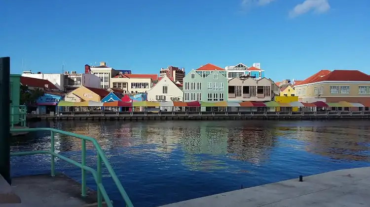Hotels near Queen Emma Bridge