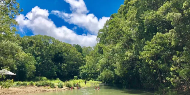 可倫賓岩石水潭