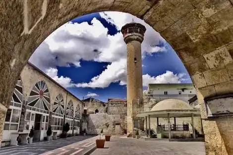 Hotels near Omeriye Mosque